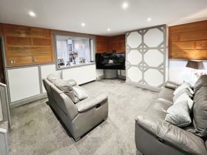 Lounge- click for photo gallery